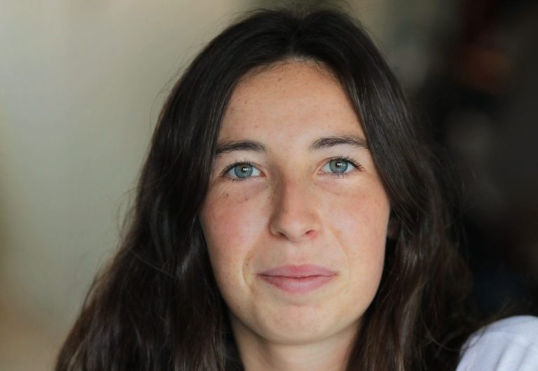 Portrait de Estelle Trébaol, Sophrologue certifié RNCP à l’Iris des Pyrénées